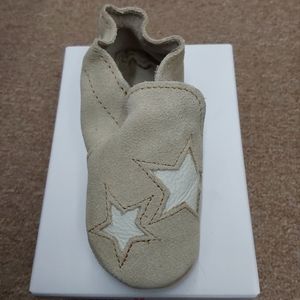 New In Box Minnetonka Infant's US Size 5 Star Infant Bootie Stone Mocassins Leat